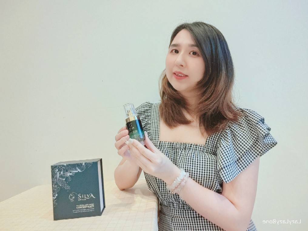 撫平細紋精華開箱｜溫和代謝無痛喚醒青春光彩｜14天緊緻澎潤超有感｜修復抗老重生瓶｜LAZY LAZY Bone懶懶骨頭的裸辭日記| 美妝部落客